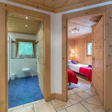 Les Chosalets Chalet Sleeps 20 *