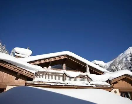 Les Chosalets Chalet Sleeps 20 *