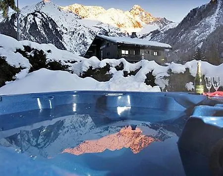 Les Chosalets Chalet Sleeps 20 Chalet *